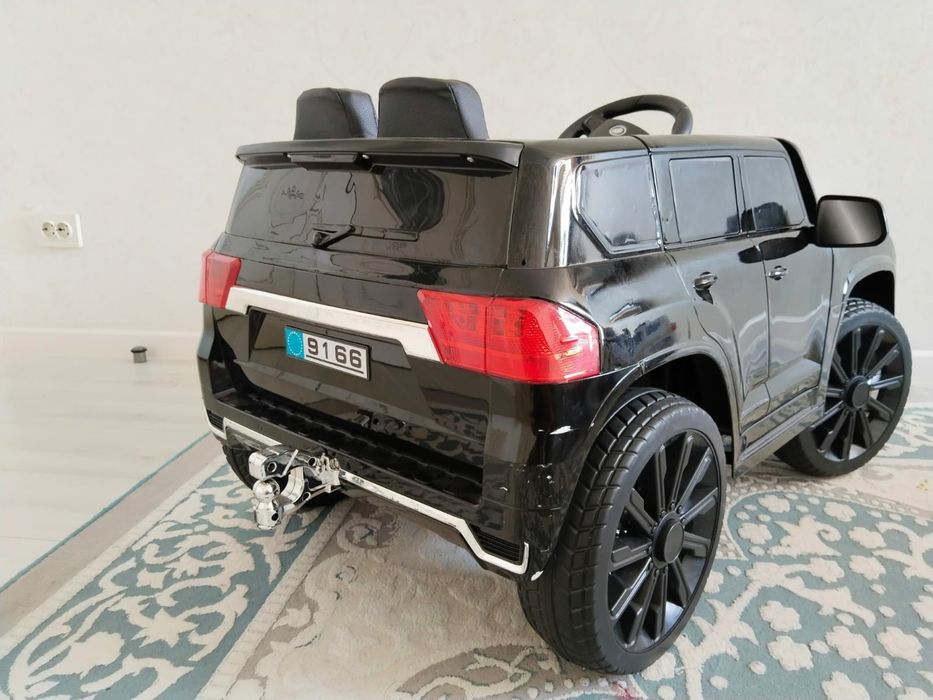 Электромобиль Лексус чёрный