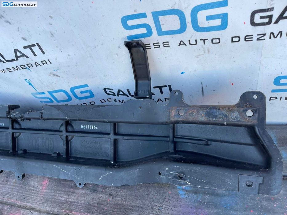 Armatura Intaritura de la Bara Spoiler Spate Hyundai i30 2011 - 2015 Cod 86631-A6000 [2024]