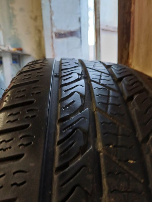 Продам шины "Roadstone"