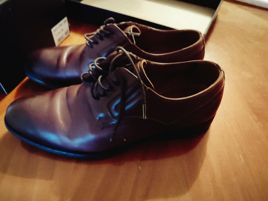 Vând pantofi eleganți