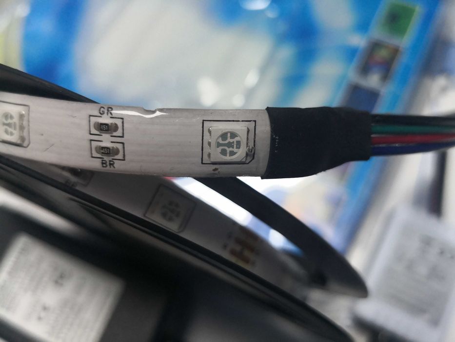 Banda led rgb multicolor 5 m cu alimentare si telecomanda