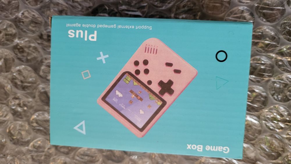 Ретро преносима конзола с 400+ игри в нея game box