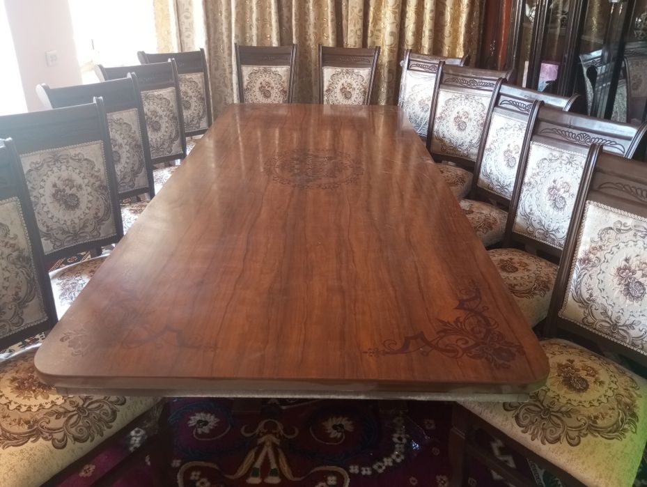 Mehmonxona uchun stol stul