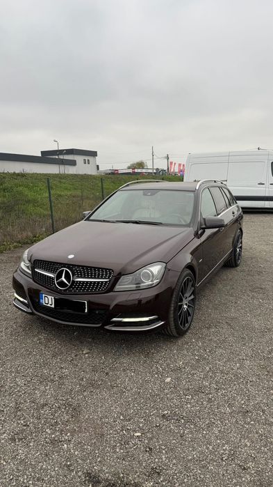 Vând Mercedes C clasa