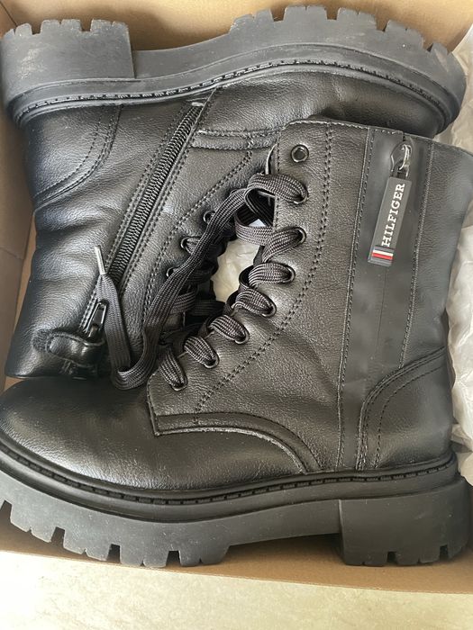 Детски боти на Tommy Hilfiger