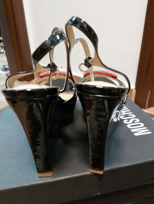 Оригиналени сондали Love Moschino