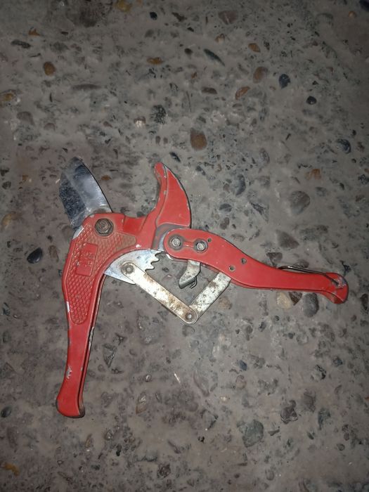 Ножницы для пластиковых труб