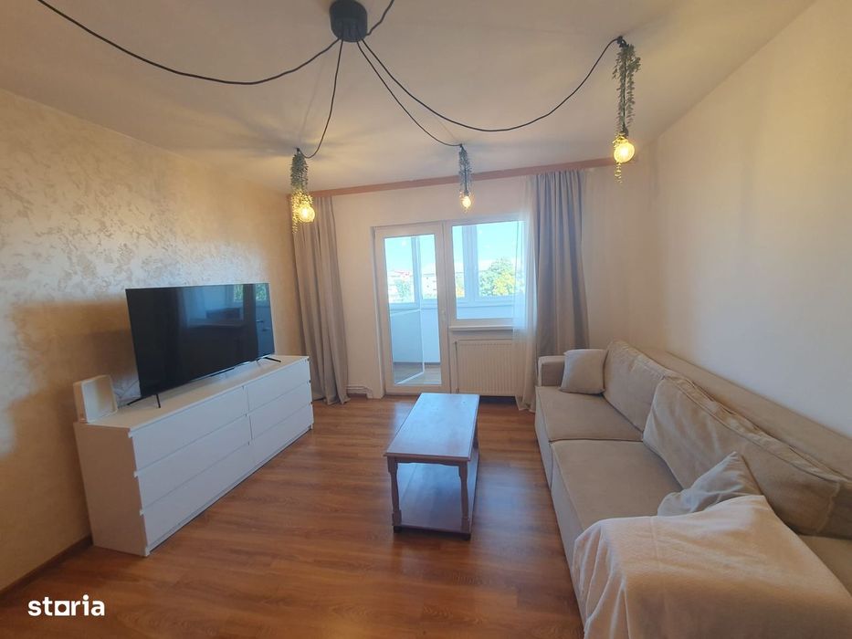 De închiriat apartament cu 3 camere – Zona Lipovei