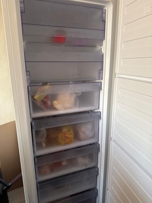 продам морозильную камеру  Beko