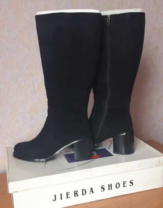 Продам женские кожаные сапоги
