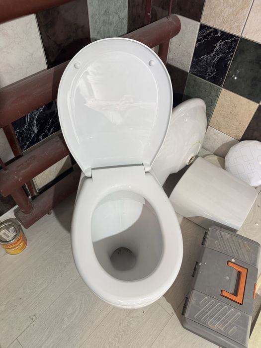 Продам унитаз и раковину
