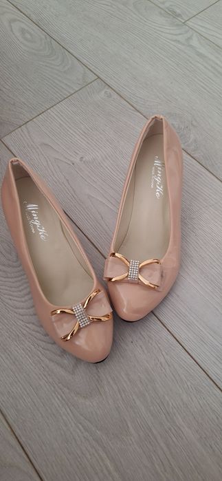 Pantofi crem damă