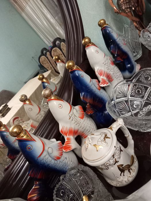 Продаю  графин  рыбки с стаканчиками ( стопками)