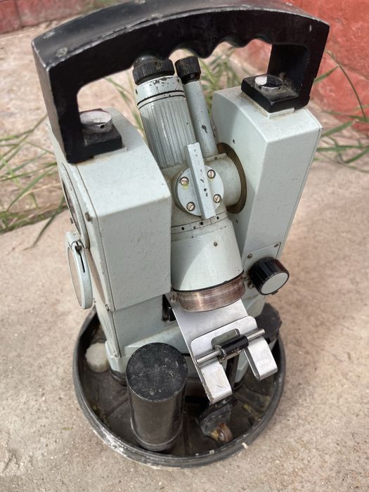 Теодолит-нивелир