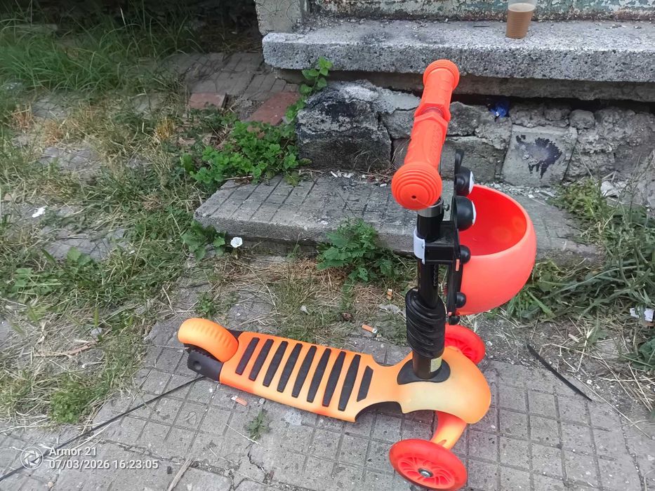 Продавам детска триколка.