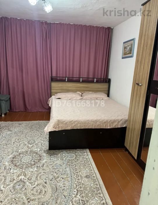 Тез арада үй сатылады.