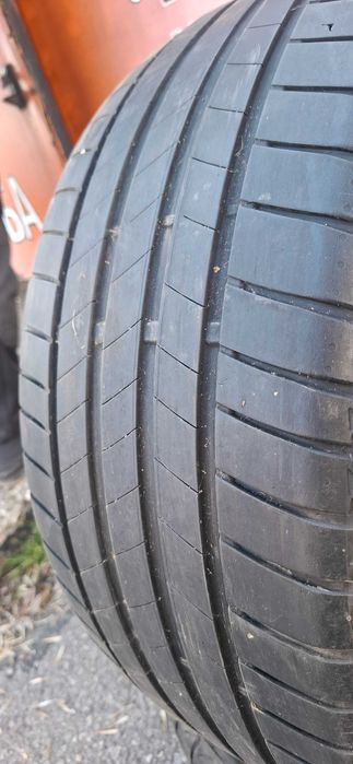 2бр. 245/40/18 Bridgestone 6mm грайфер, дот 21г. ---