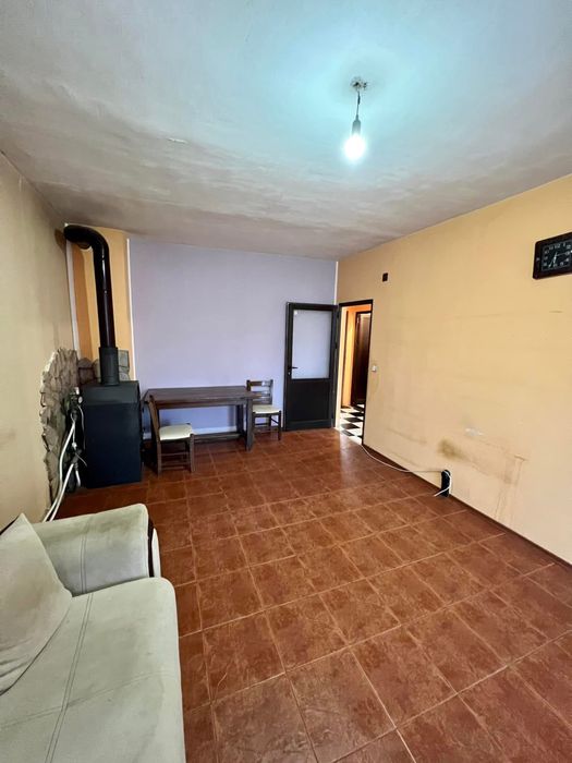 Дава се под наем Тристаен апартамент в Смядово - 98 кв.м за 178.5 € - Снимка #3