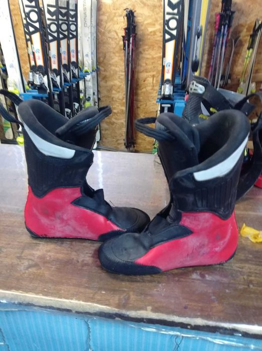 Горнолыжные ботинки атомик