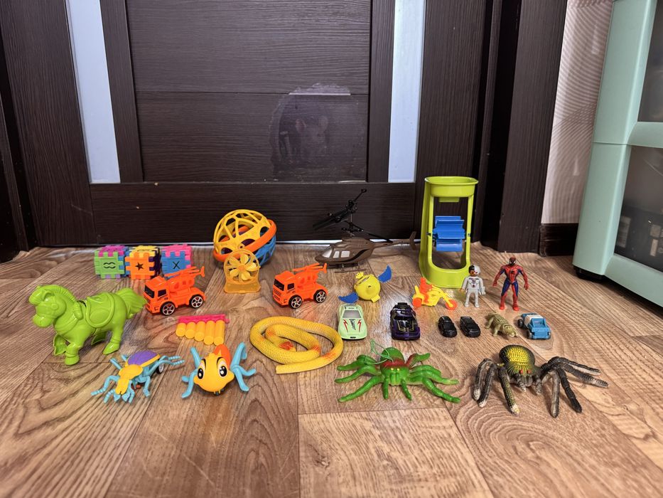 Продам игрушки для мальчика