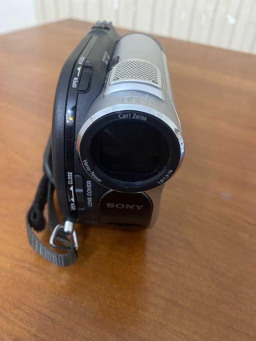 Видио камера Sony с сумкой и зарядным устройством