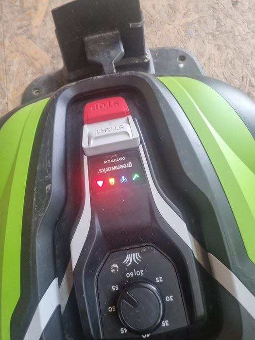 Robot de tuns iarba Greenworks Optimow