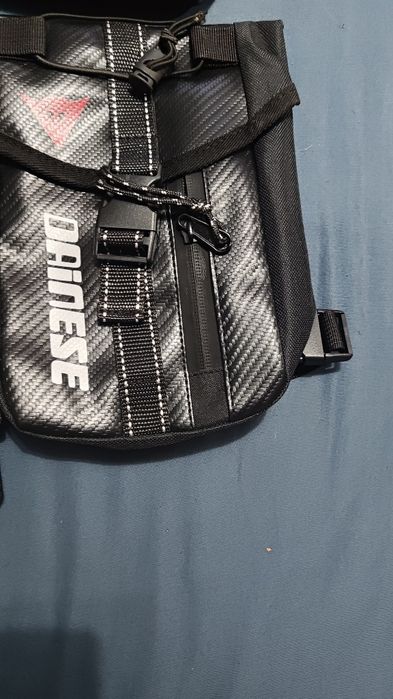 Borseta de moto pe picioare