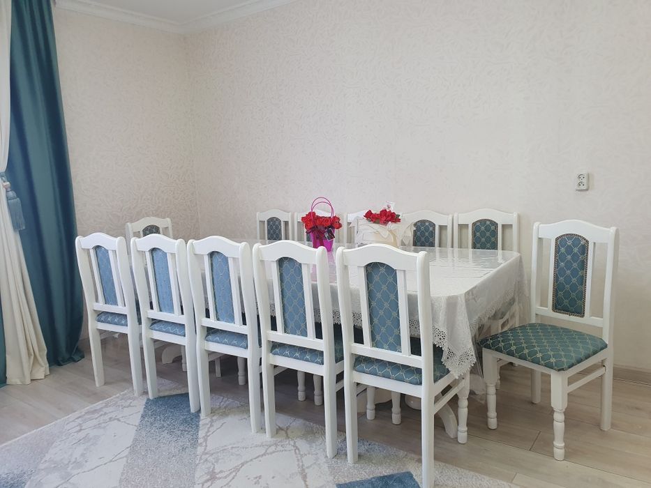 Продам стол с  12 стульями