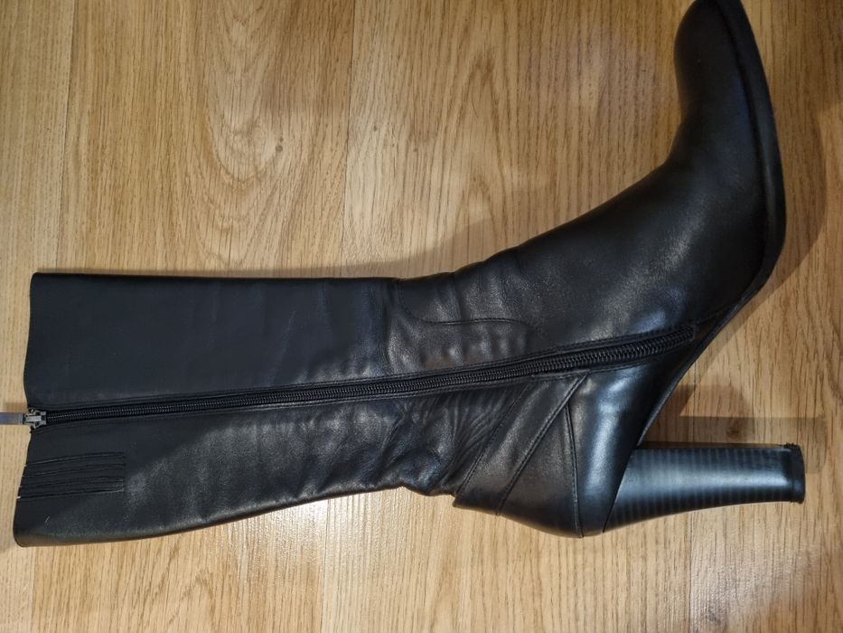 Продавам дамски ботуши