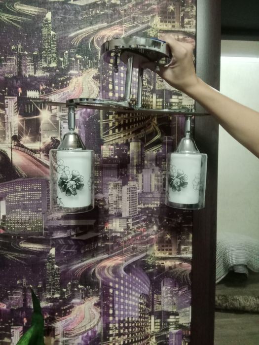 Продам потолочные люстры