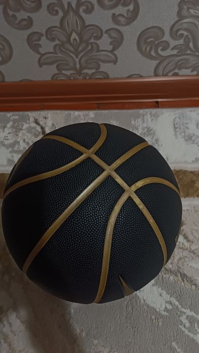 Игровой мяч для баскетбола