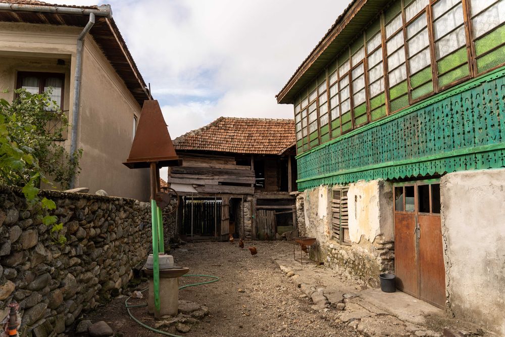 Casa batraneasca de vanzare .