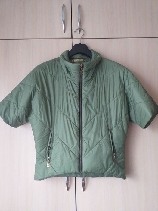 Продаю куртки разные