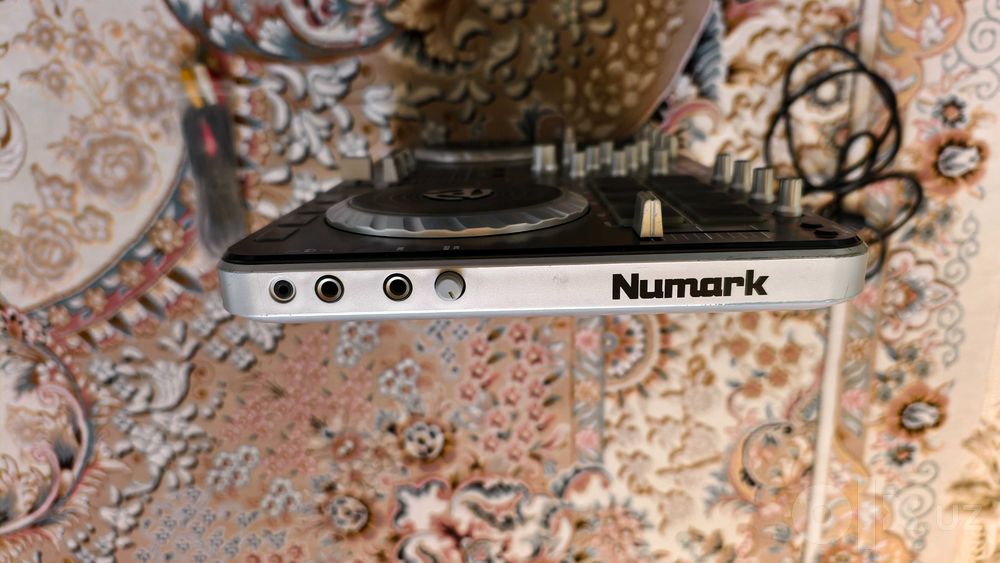 DJ контроллер Numark MixTrack Pro 2 в хорошем состоянии