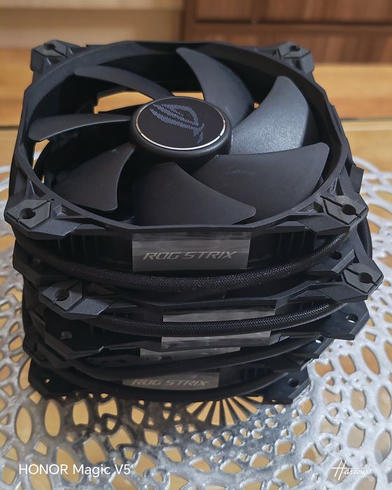 4 Ventilatoare ASUS ROG Strix XF 120 (120mm, Negru) - Stare impecabilă