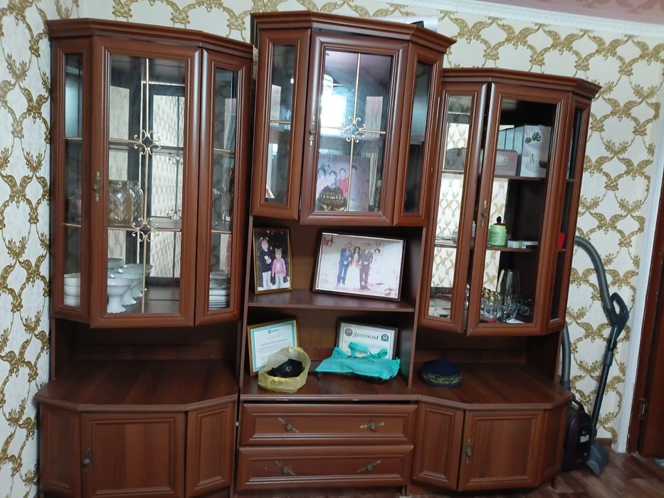 Продаётся настенный шкаф