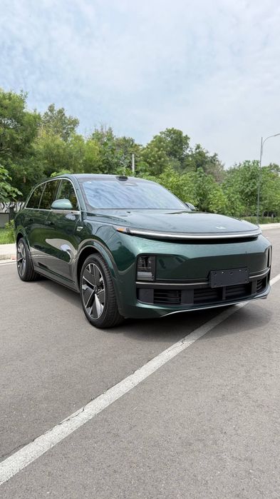 Lixiang L8 ULTRA  рестайлинг 2025 / 6 местный КРОССОВЕР