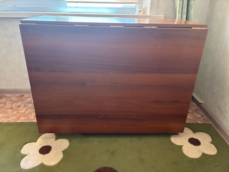 Продаётся раскладной стол.