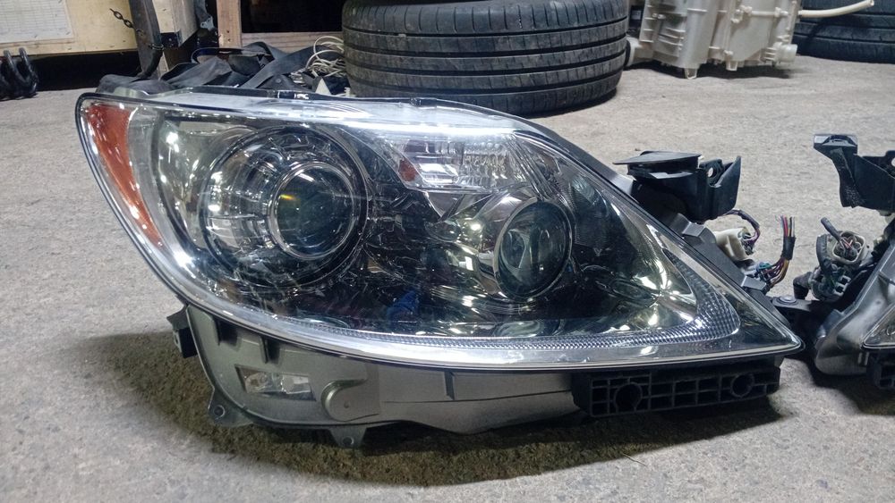 Передние фары Lexus LS460