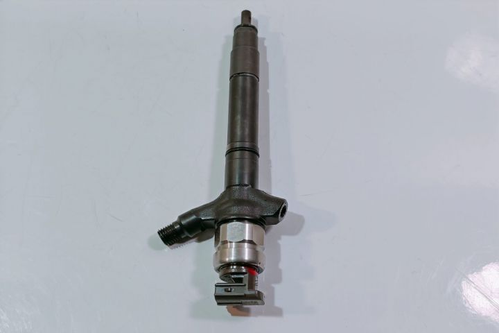 Injector  236700R180 / 23670-0R180 Toyota Avensis a 2-a generatie T25