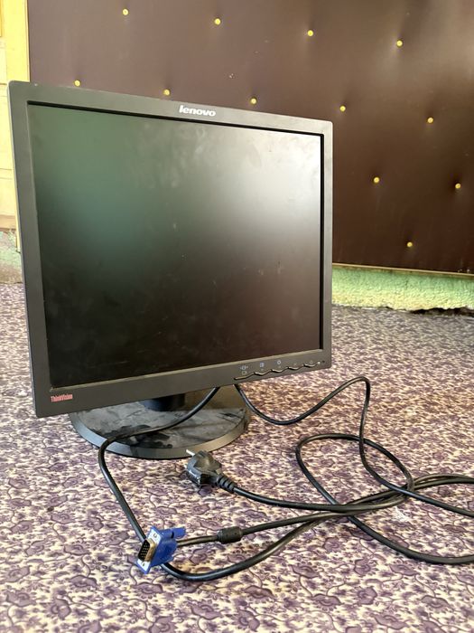 Монитор Lenovo