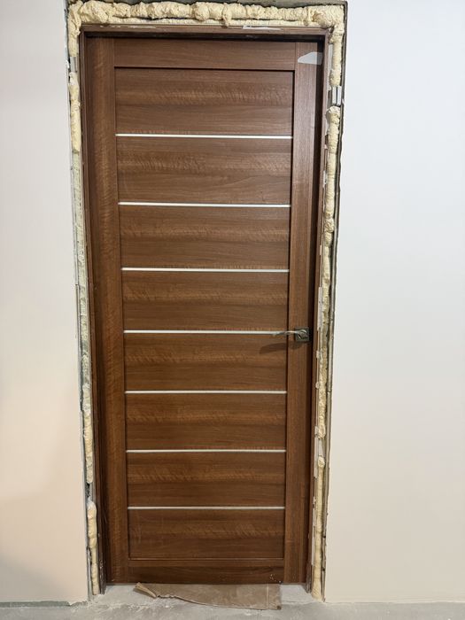 Двери межкомнатные б/у