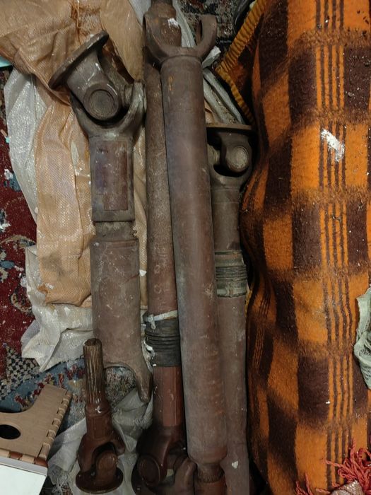 Продавам кардан за камион IFA