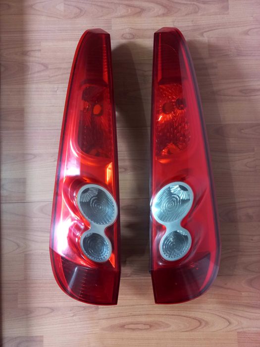 Lampi spate Ford fiesta