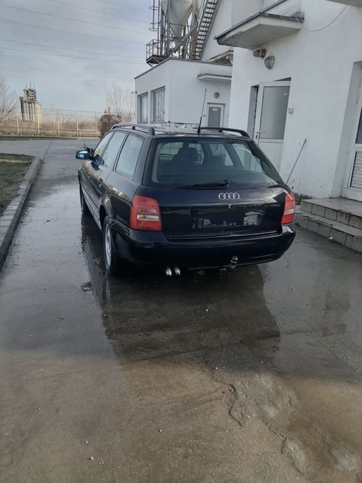 Vând Audi A4 pe piese