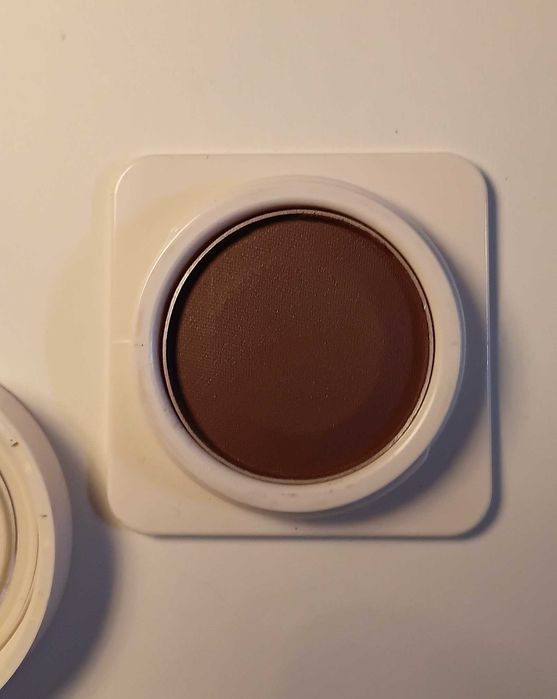 Сухие импортные тени коричневого цвета