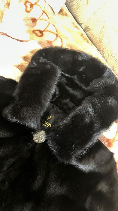Продаётся шуба норковая,, чёрный бриллиант,,