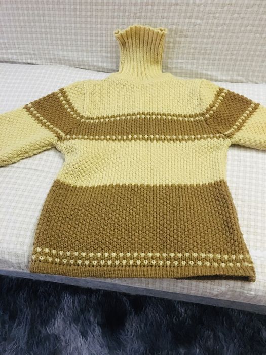 Свитер женский вязанный