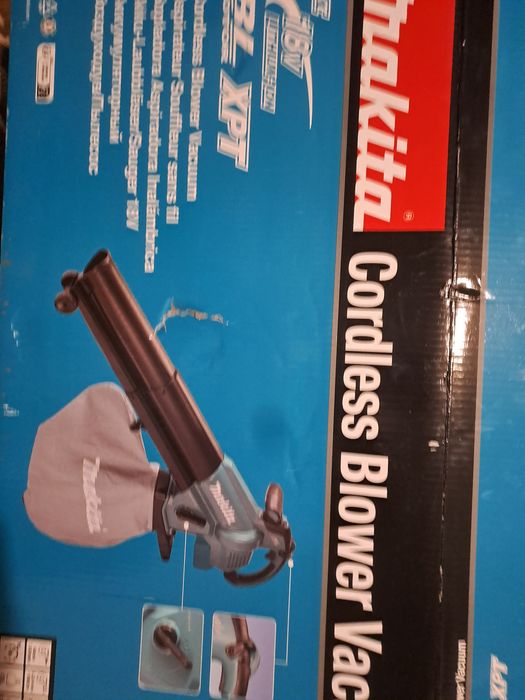 Vând makitta cordless blower vacum