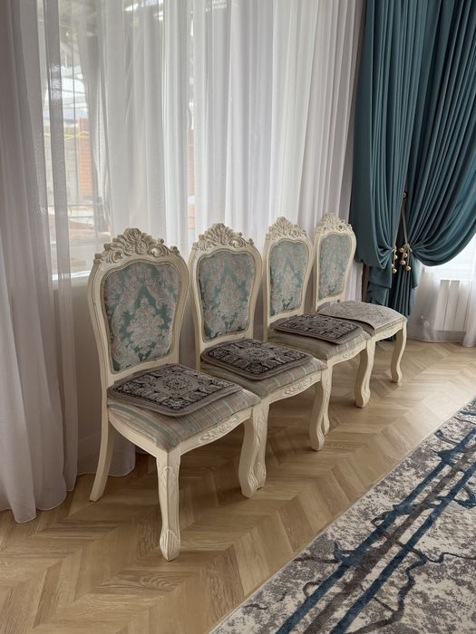 Продам комплект из 4 стульев (б/у)
